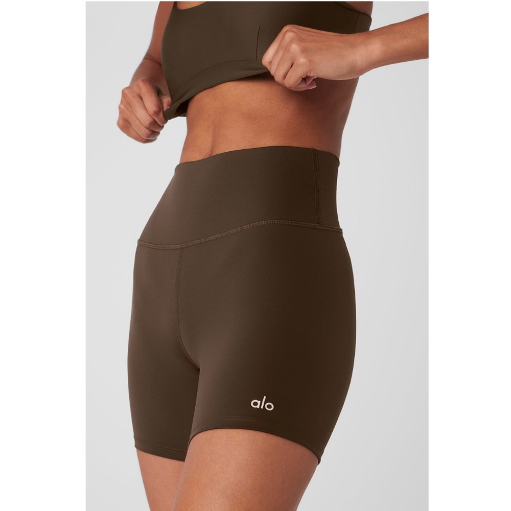 NWT, Alo Yoga 5” Airlift Energy Short (Size M, Espresso), Ret $88 - Picture 2 of 6